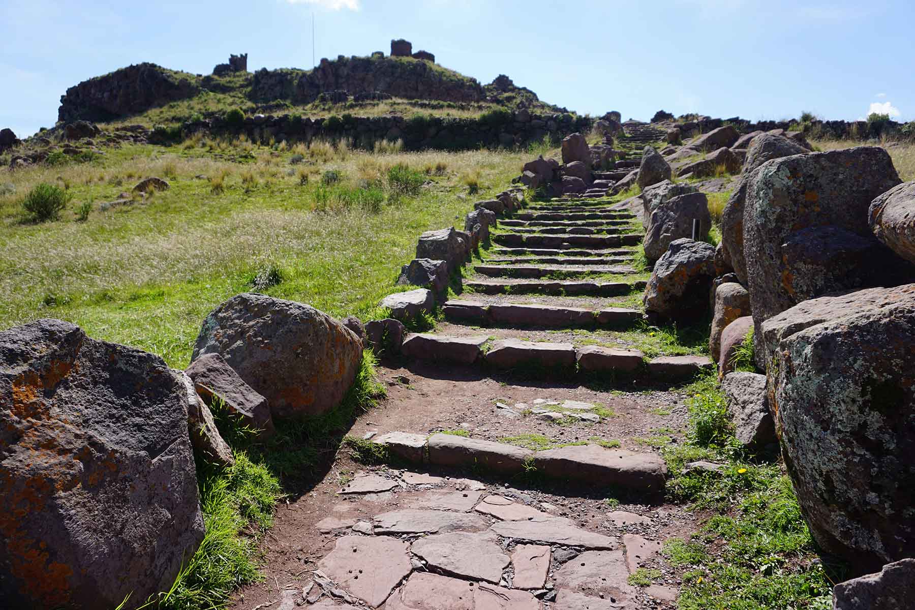 sillustani camino